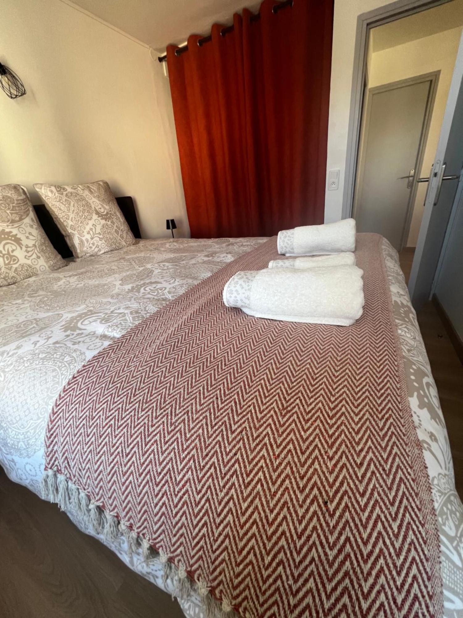 Appartement. 2 A 4 Pers. Lit Queen-size. Au Calme. *