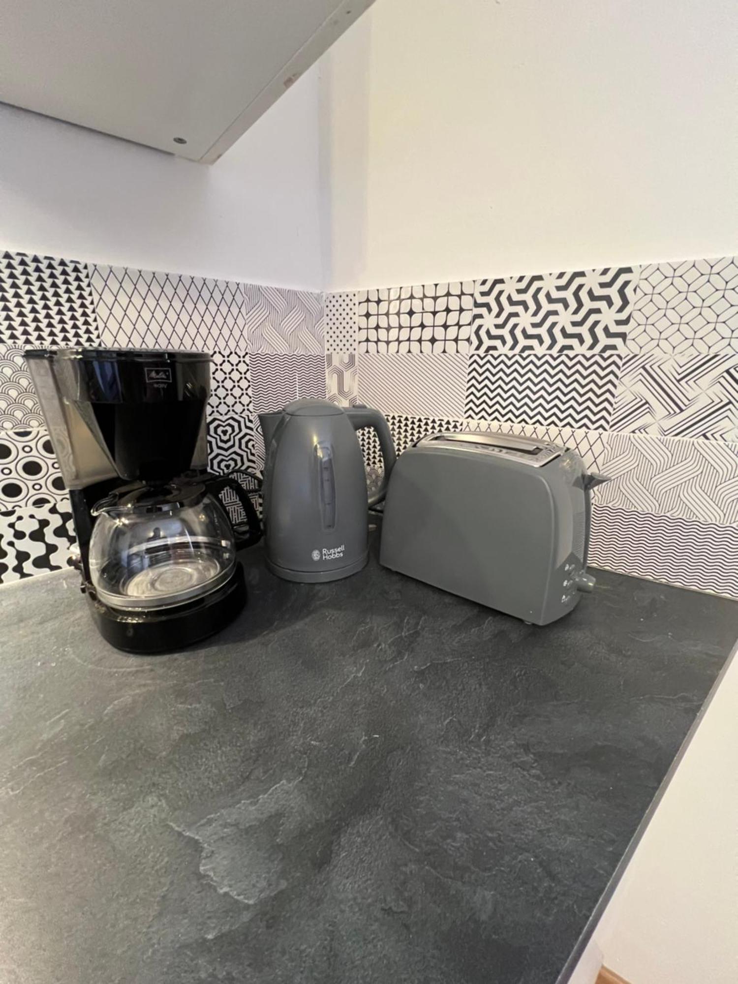 Appartement. 2 A 4 Pers. Lit Queen-size. Au Calme. Apartment