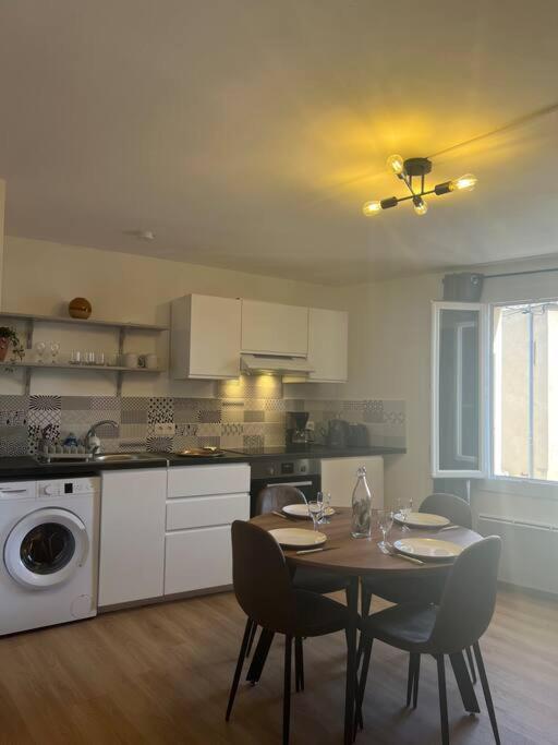 Apartment Appartement. 2 A 4 Pers. Lit Queen-size. Au Calme. *