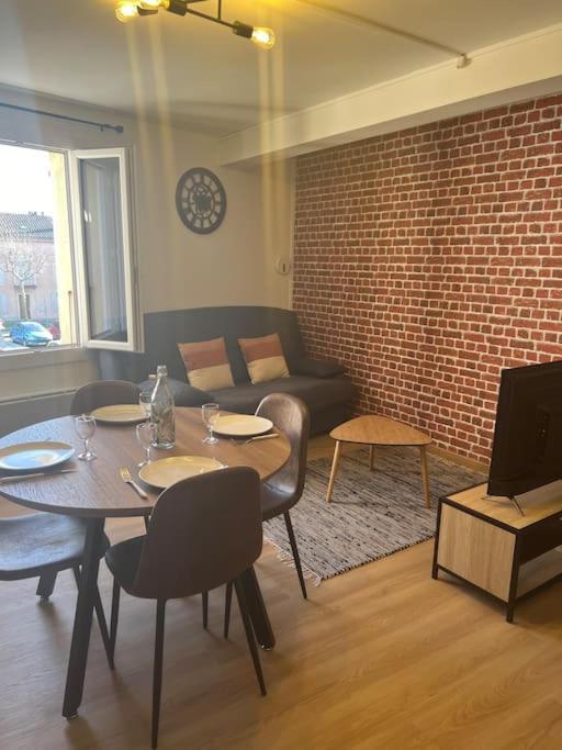 Appartement. 2 A 4 Pers. Lit Queen-size. Au Calme. * Valreas