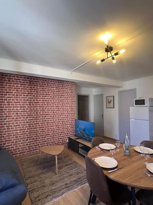Appartement. 2 A 4 Pers. Lit Queen-size. Au Calme. *