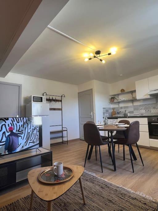 Appartement. 2 A 4 Pers. Lit Queen-size. Au Calme. Apartment Valreas